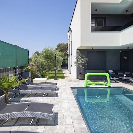 דירה Dorota With Private Pool Near Fazana פולה