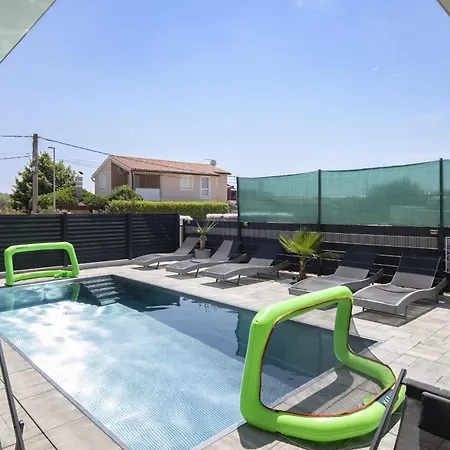 Dorota With Private Pool Near Fazana * פולה