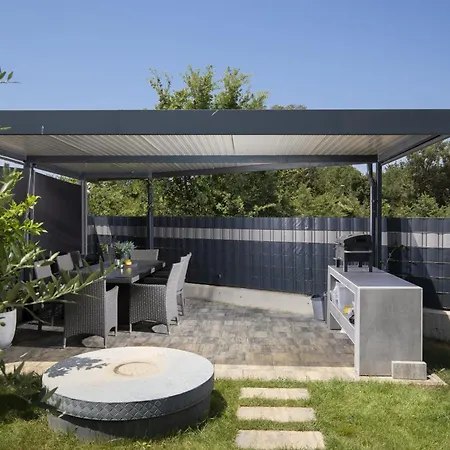 דירה Dorota With Private Pool Near Fazana *