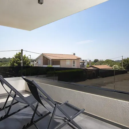 Dorota With Private Pool Near Fazana * פולה