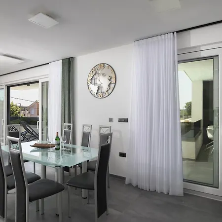 דירה Dorota With Private Pool Near Fazana *