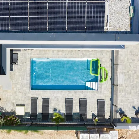 Dorota With Private Pool Near Fazana פולה